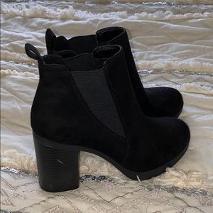 American Eagle Suede Boots